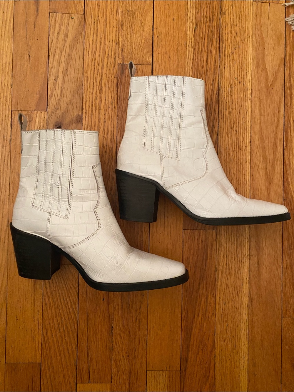 L’intervalle Croc Embossed Western Booties White Leather Size 9 EUC
